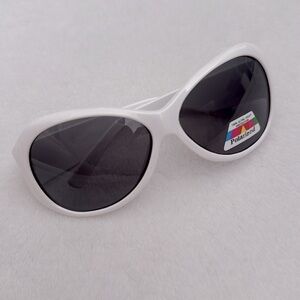 {NWT} JBanz | Retro Banz Polarized Wrap Around Kids Sunglasses White/Black 4-10Y